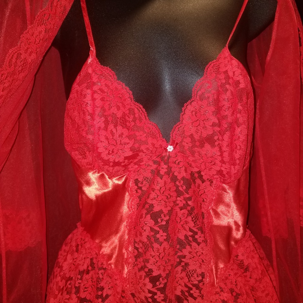 New 2pc. Sexy Lace & Satin Nightie with Cover-up